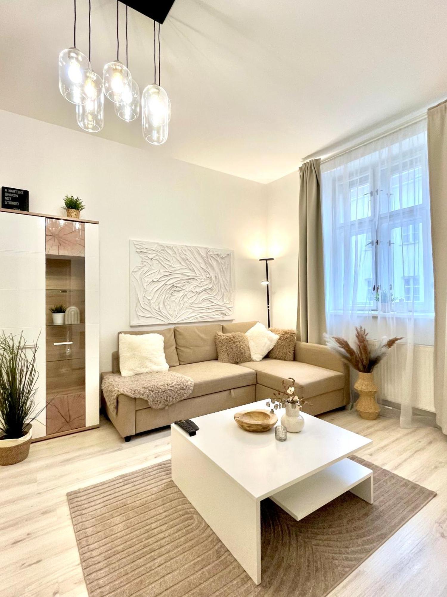 James Bond Apartment Top Location Air Conditioned 브라티슬라바 외부 사진